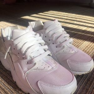 White Nike Huaraches